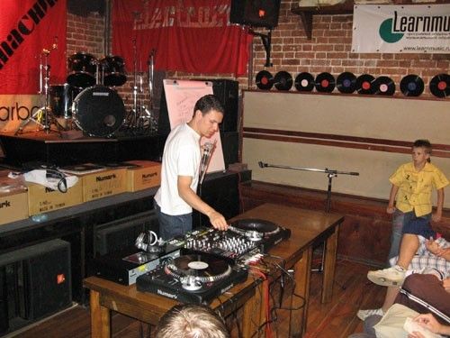DJ Sasha Vibe -  DJ.  . PR,  ,  DJ   .   .   DJ.     NUMARK.     -