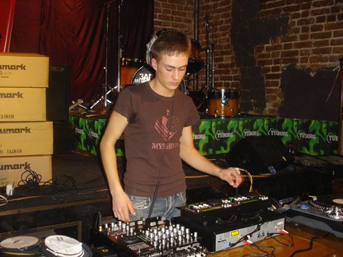  DJs ClubberClass -  .  Clubberclass
 - ( ).  (CD, ).  .      NUMARK     -