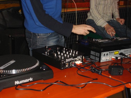 DJ Zverev - Основы Ди-Джеинга. Концептуальный подход к DJ-жизни. Семинар проводится на оборудовании NUMARK. научиться играть и петь мастер-класс