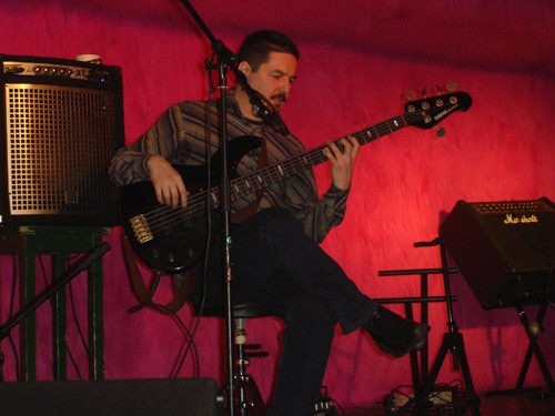Марат Шункар - Бас-гитара. Ее функции в ансамбле. Различные способы звукоизвлечения. научиться играть и петь мастер-класс