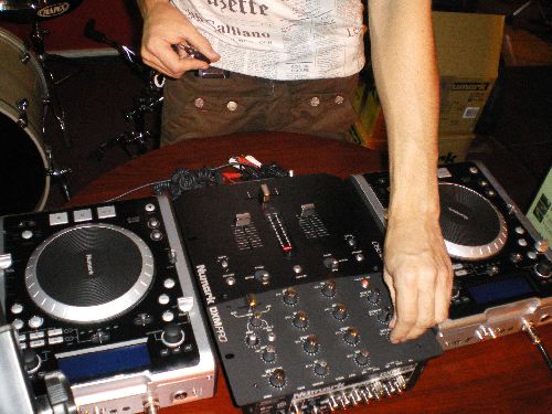 LP-Studio - Клубный DJ. Основы профессии. PR и маркетинг клубного DJ'я. Семинар проводится на оборудовании NUMARK. научиться играть и петь мастер-класс