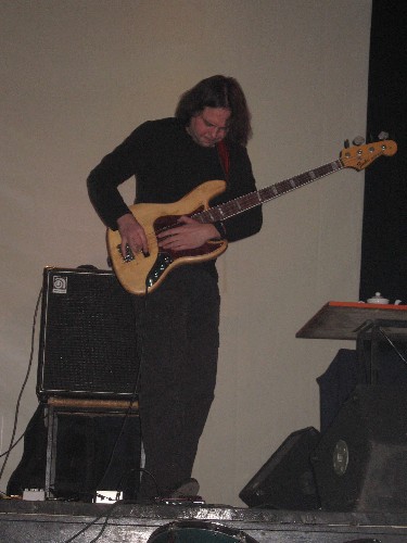 Антон Горбунов - Бас-гитара. Ее функции в ансамбле. Различные способы звукоизвлечения. научиться играть и петь мастер-класс