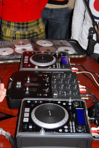 LP-Studio - Клубный DJ. Основы профессии. PR и маркетинг клубного DJ'я. Семинар проводится на оборудовании NUMARK. научиться играть и петь мастер-класс