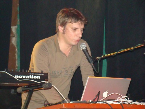 Андрей Дементьев - Использование компьютера в домашней студии и на сцене. 
APPLE для музыкантов. научиться играть и петь мастер-класс