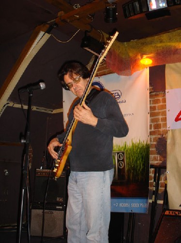 Bunny Brunel (Банни Брунел - США) - Бас гитара, прогрессив-металл. джаз-фьюжн. Вертикальная бас гитара. научиться играть и петь мастер-класс