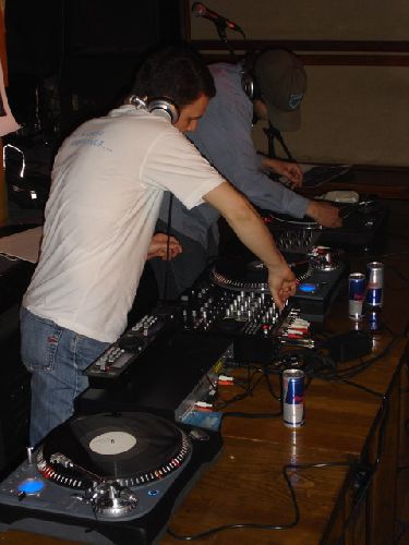 DJ Sasha Vibe - Клубный DJ. Продвинутый курс. PR, продвижение себя, как DJ и как музыканта. Схема работы лейбла. Секреты мастерства DJ. Семинар проводится на оборудовании NUMARK. научиться играть и петь мастер-класс