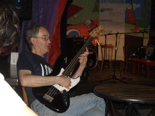 Николай Петров - Техника исполнения на безладовой бас-гитаре научиться играть и петь мастер-класс